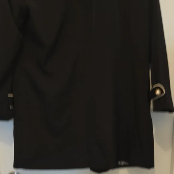 Black and Gold Blazer with Tailored Silhouette - Picture 8 of 8